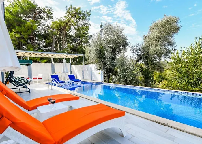 Uzumlu Village Secluded With Pool